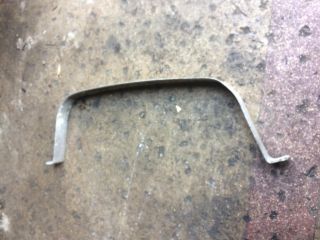 bontott VW GOLF V Tank Tartó Pánt