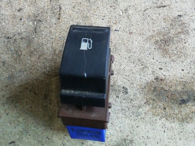 bontott VW GOLF V Tankajtó Nyitó Kar / Gomb