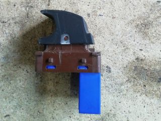 bontott VW GOLF V Tankajtó Nyitó Kar / Gomb