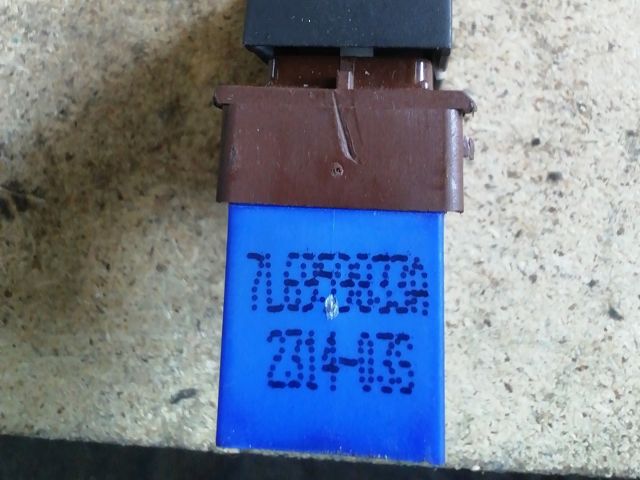 bontott VW GOLF V Tankajtó Nyitó Kar / Gomb