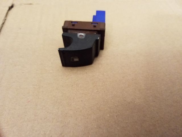 bontott VW GOLF V Tankajtó Nyitó Kar / Gomb