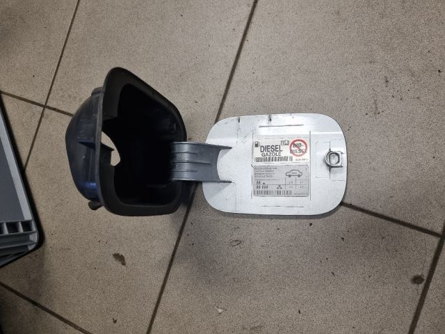 bontott VW GOLF V Tankajtó