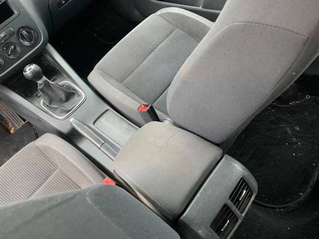 bontott VW GOLF V Tankajtó