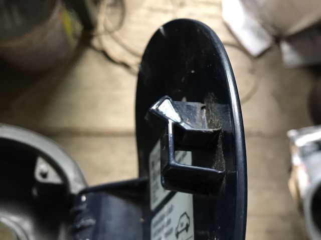 bontott VW GOLF V Tankajtó