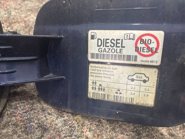 bontott VW GOLF V Tankajtó