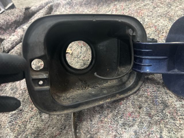 bontott VW GOLF V Tankajtó