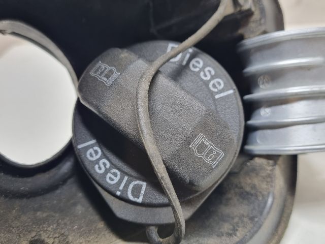 bontott VW GOLF V Tankajtó