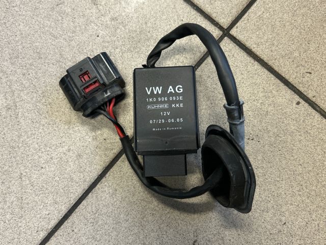 bontott VW GOLF V Üzemanyag Befecskendező Vezérlő