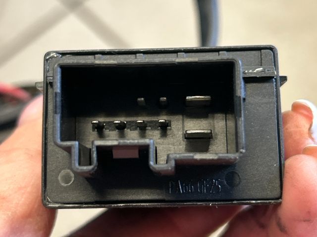 bontott VW GOLF V Üzemanyag Befecskendező Vezérlő