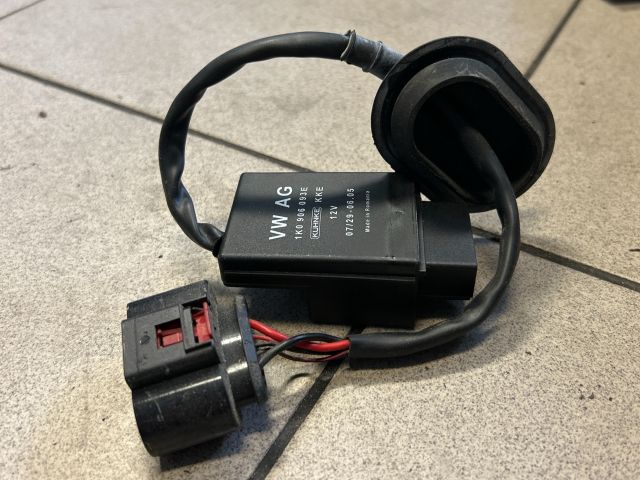 bontott VW GOLF V Üzemanyag Befecskendező Vezérlő