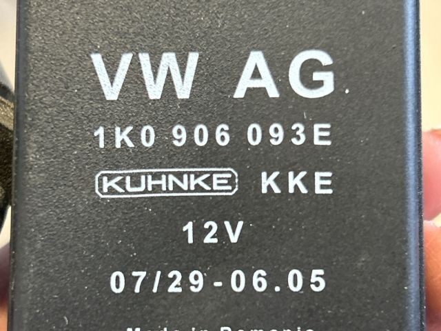 bontott VW GOLF V Üzemanyag Befecskendező Vezérlő