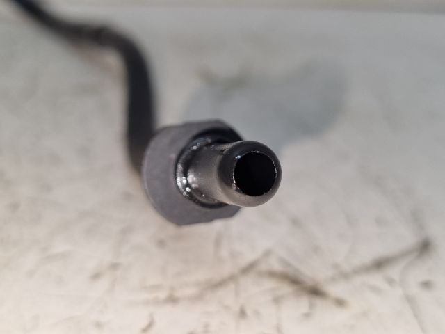 bontott VW GOLF V Üzemanyagcső