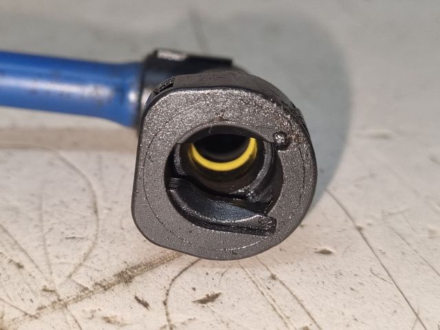 bontott VW GOLF V Üzemanyagcső