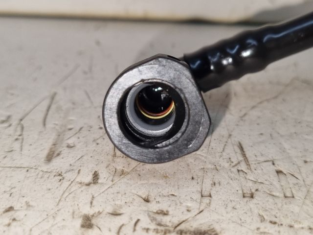 bontott VW GOLF V Üzemanyagcső