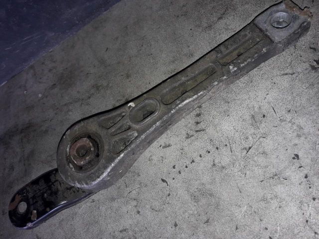 bontott VW GOLF V Váltó Tartó Bak (Pozíciófüggetlen)