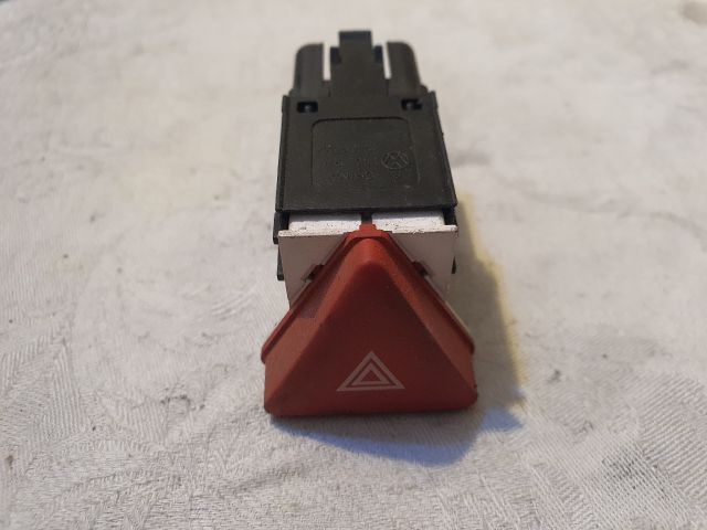 bontott VW GOLF V Vészvillogó Kapcsoló