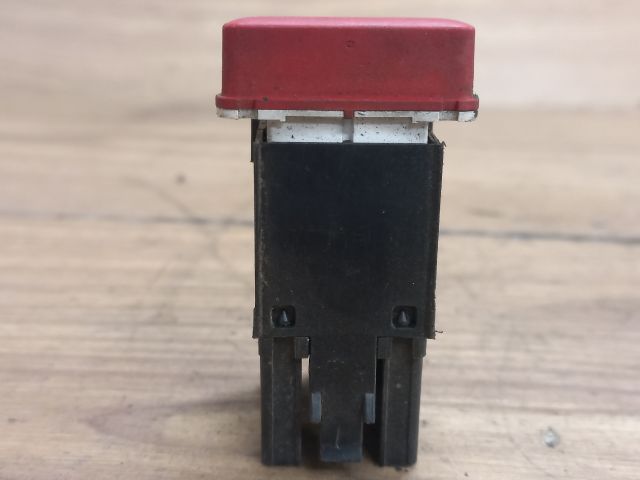 bontott VW GOLF V Vészvillogó Kapcsoló