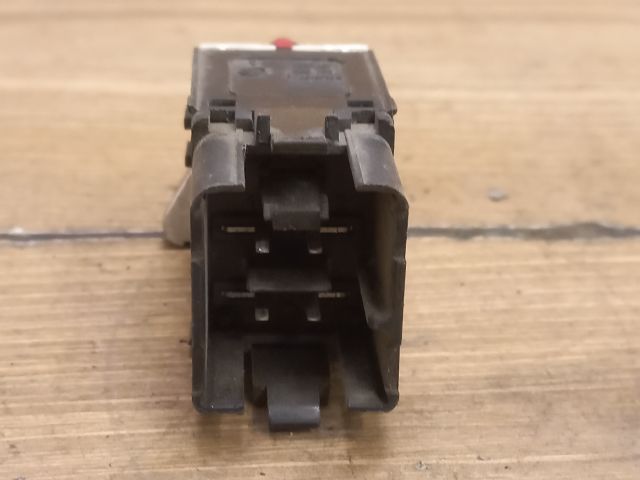 bontott VW GOLF V Vészvillogó Kapcsoló