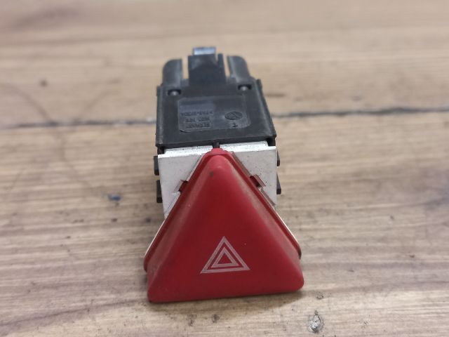 bontott VW GOLF V Vészvillogó Kapcsoló