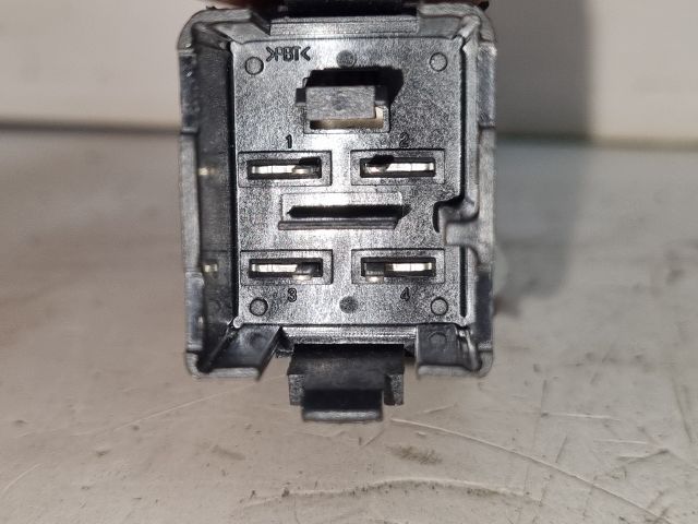 bontott VW GOLF V Vészvillogó Kapcsoló