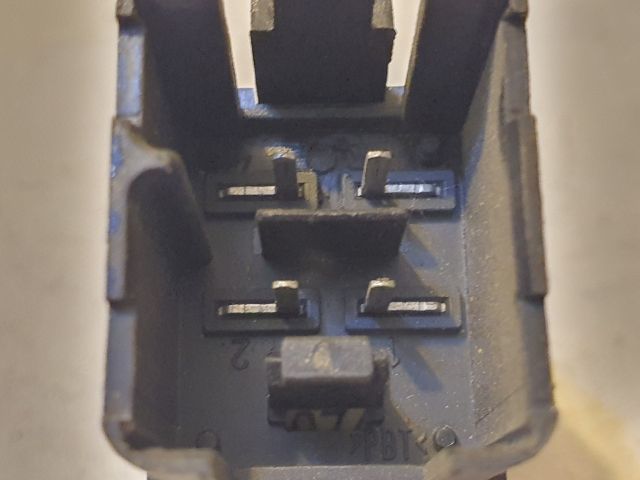 bontott VW GOLF V Vészvillogó Kapcsoló