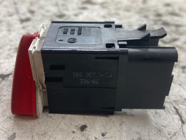 bontott VW GOLF V Vészvillogó Kapcsoló