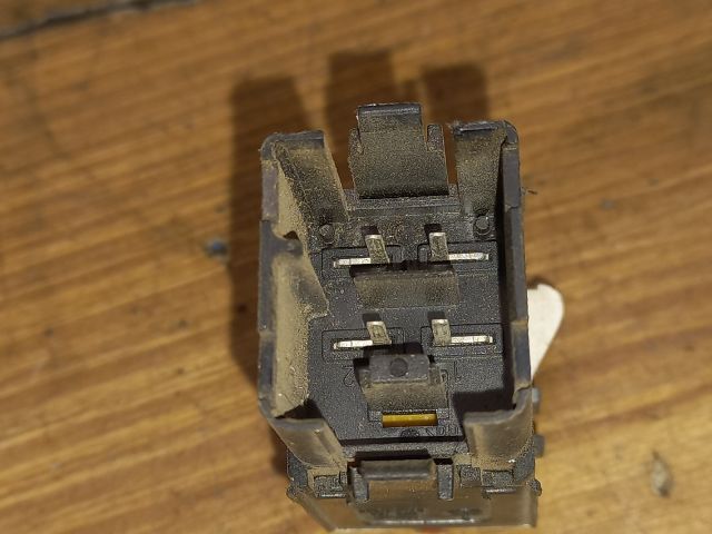 bontott VW GOLF V Vészvillogó Kapcsoló