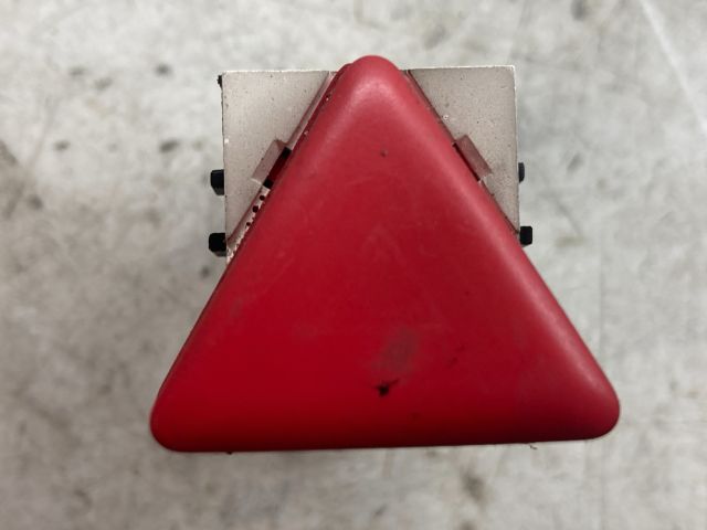 bontott VW GOLF V Vészvillogó Kapcsoló