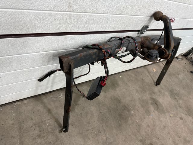 bontott VW GOLF V Vonóhorog