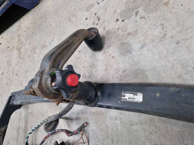 bontott VW GOLF V Vonóhorog