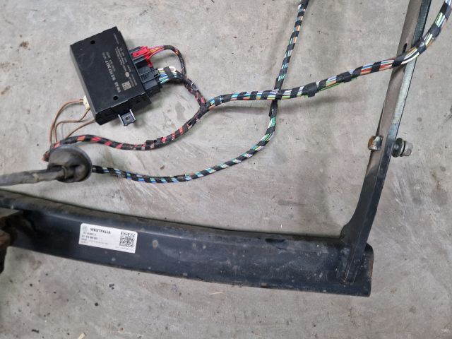 bontott VW GOLF V Vonóhorog