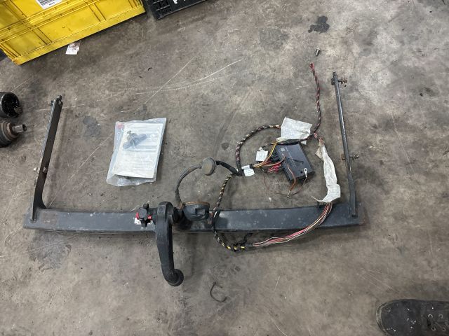 bontott VW GOLF V Vonóhorog