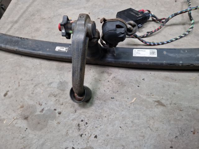 bontott VW GOLF V Vonóhorog