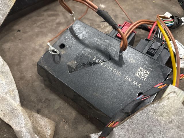 bontott VW GOLF V Vonóhorog