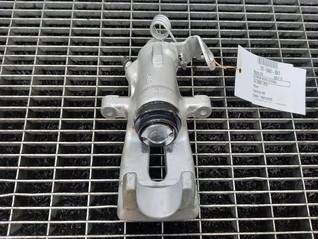 bontott VW GOLF VI Bal hátsó Féknyereg Munkahengerrel