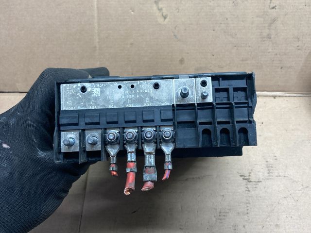 bontott VW GOLF VI Biztosítéktábla Motortér