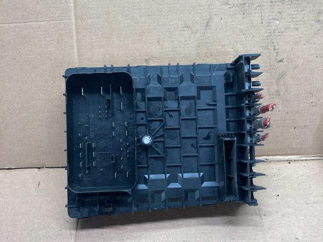 bontott VW GOLF VI Biztosítéktábla Motortér