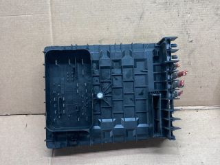 bontott VW GOLF VI Biztosítéktábla Motortér