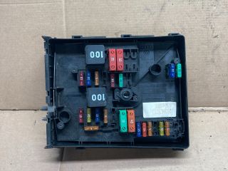 bontott VW GOLF VI Biztosítéktábla Motortér