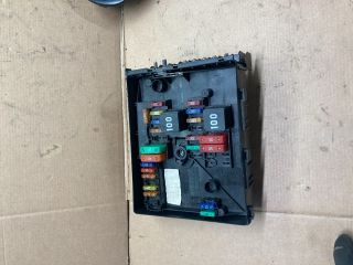 bontott VW GOLF VI Biztosítéktábla Motortér