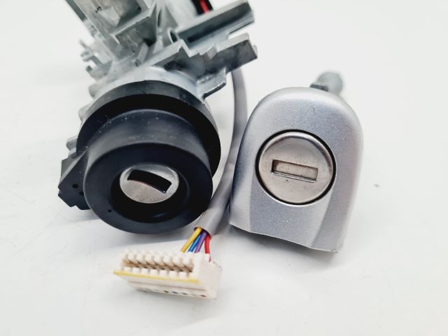 bontott VW GOLF VI Gyújtáskapcsoló Házzal