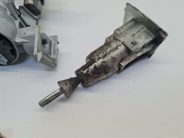 bontott VW GOLF VI Gyújtáskapcsoló Házzal