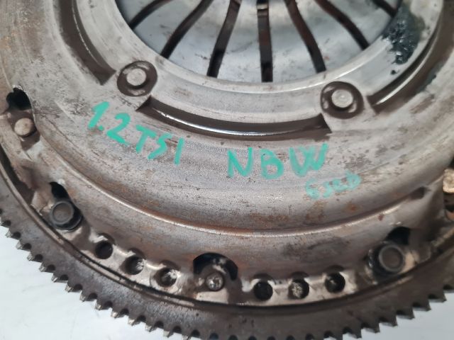 bontott VW GOLF VI Kuplung Szett Lendkerékkel