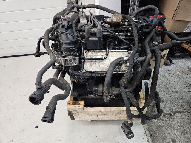 bontott VW GOLF VI Motor (Fűzött blokk hengerfejjel)