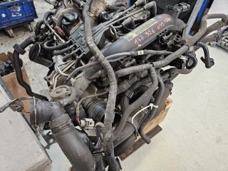 bontott VW GOLF VI Motor (Fűzött blokk hengerfejjel)