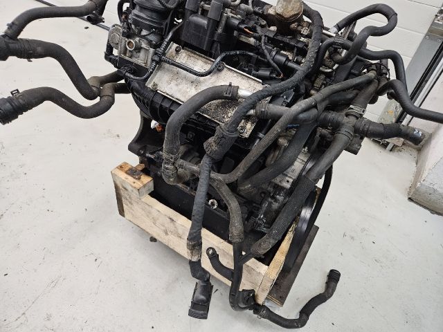 bontott VW GOLF VI Motor (Fűzött blokk hengerfejjel)