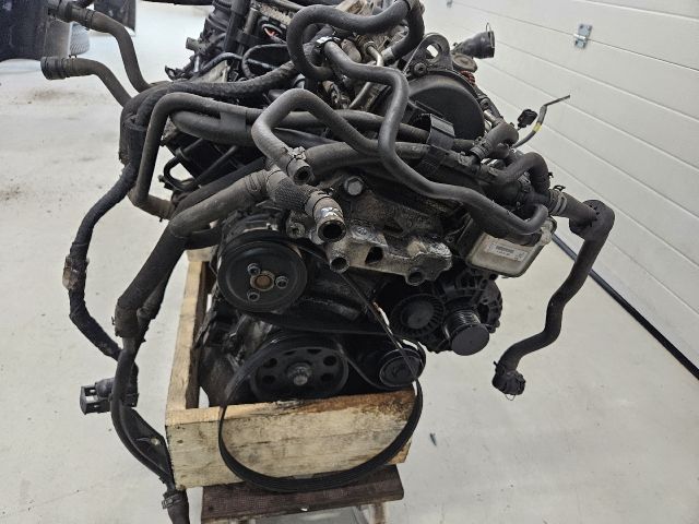 bontott VW GOLF VI Motor (Fűzött blokk hengerfejjel)