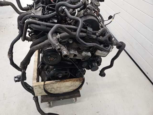 bontott VW GOLF VI Motor (Fűzött blokk hengerfejjel)