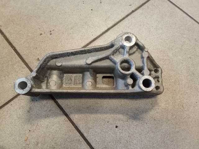 bontott VW GOLF VI Motor Tartó Bak (Pozíciófüggetlen)