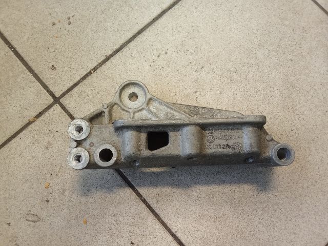 bontott VW GOLF VI Motor Tartó Bak (Pozíciófüggetlen)